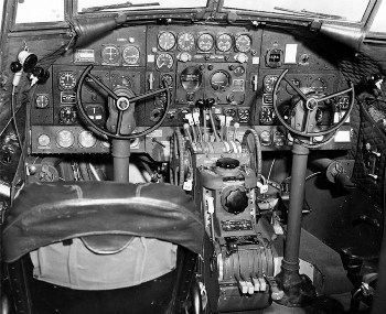 кабина пилотов C-46 Commando
